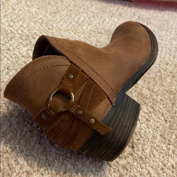 Brown Women’s Ankle Cut Boots - Picture 2 of 10